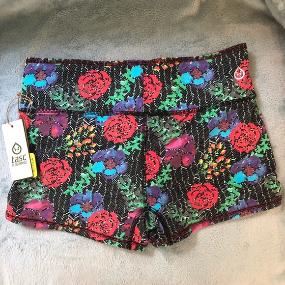 Task Performance reversible Move Your Booty Short - Picture 2 of 5